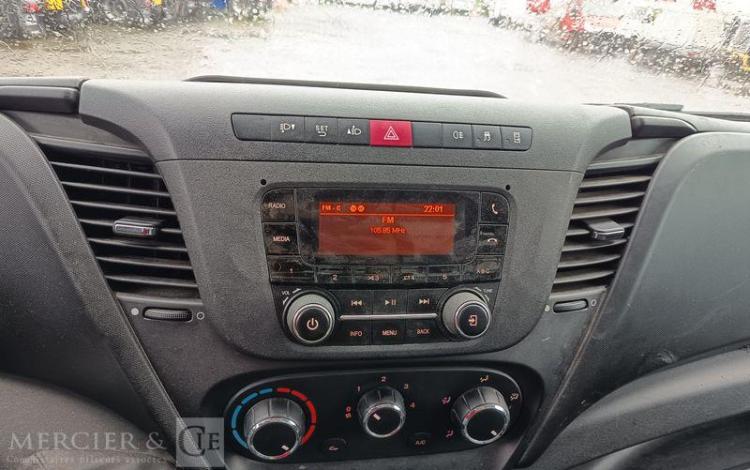 IVECO DAILY 35C12 BENNE AVEC COFFRE ACIER DIESEL – 162888 KMS – ANNEE 2018 ROUGE EW-901-XS