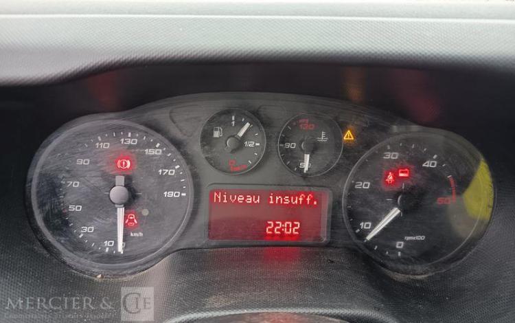 IVECO DAILY 35C12 BENNE AVEC COFFRE ACIER DIESEL – 162888 KMS – ANNEE 2018 ROUGE EW-901-XS