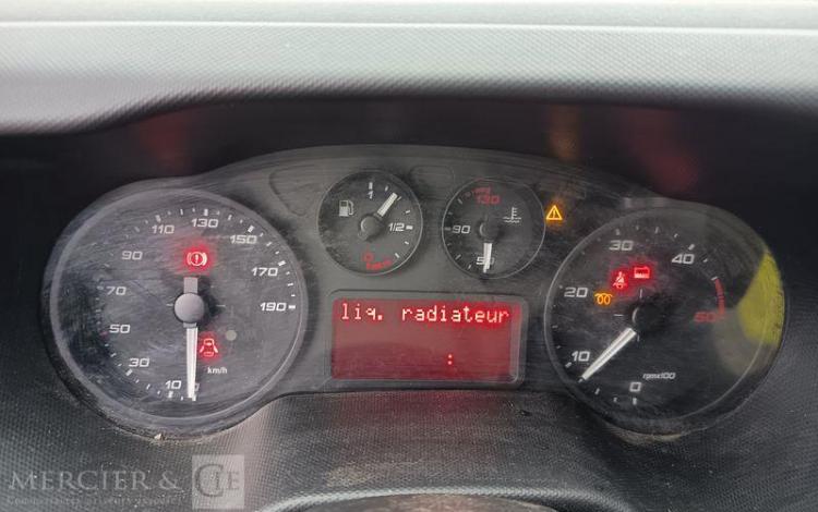 IVECO DAILY 35C12 BENNE AVEC COFFRE ACIER DIESEL – 162888 KMS – ANNEE 2018 ROUGE EW-901-XS