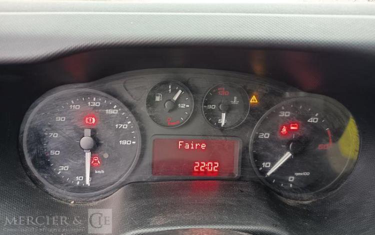 IVECO DAILY 35C12 BENNE AVEC COFFRE ACIER DIESEL – 162888 KMS – ANNEE 2018 ROUGE EW-901-XS