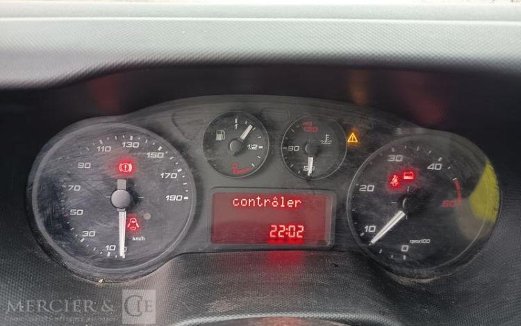 IVECO DAILY 35C12 BENNE AVEC COFFRE ACIER DIESEL – 162888 KMS – ANNEE 2018 ROUGE EW-901-XS