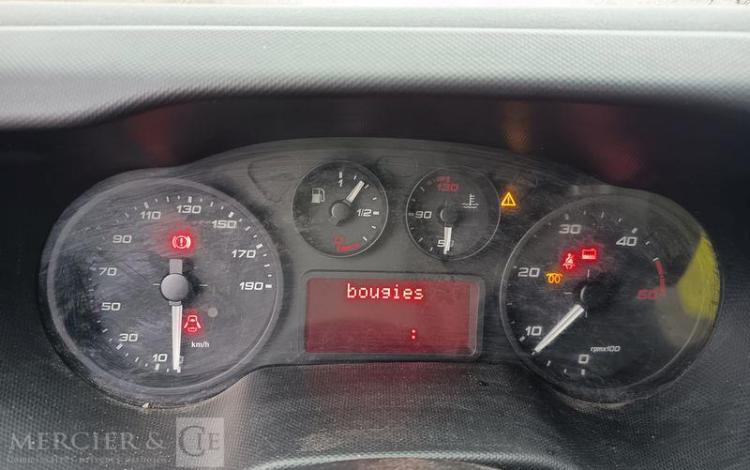 IVECO DAILY 35C12 BENNE AVEC COFFRE ACIER DIESEL – 162888 KMS – ANNEE 2018 ROUGE EW-901-XS