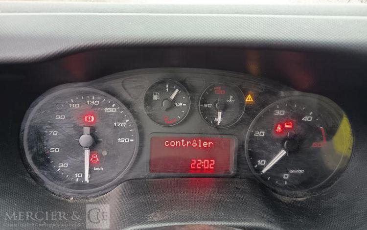 IVECO DAILY 35C12 BENNE AVEC COFFRE ACIER DIESEL – 162888 KMS – ANNEE 2018 ROUGE EW-901-XS