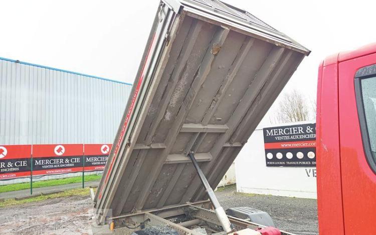 IVECO DAILY 35C12 BENNE AVEC COFFRE ACIER DIESEL – 162888 KMS – ANNEE 2018 ROUGE EW-901-XS