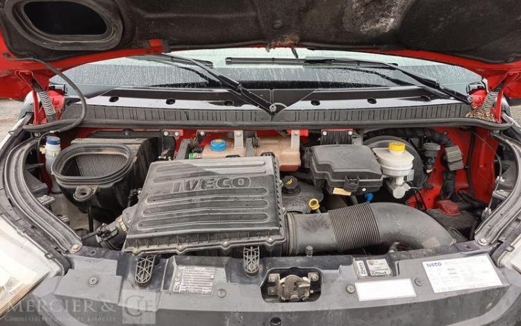 IVECO DAILY 35C12 BENNE AVEC COFFRE ACIER DIESEL – 162888 KMS – ANNEE 2018 ROUGE EW-901-XS
