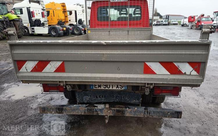 IVECO DAILY 35C12 BENNE AVEC COFFRE ACIER DIESEL – 162888 KMS – ANNEE 2018 ROUGE EW-901-XS