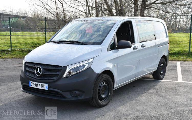 MERCEDES VITO DBLE CAB 119 CDI 4X4 BVA GRIS EY-017-KD