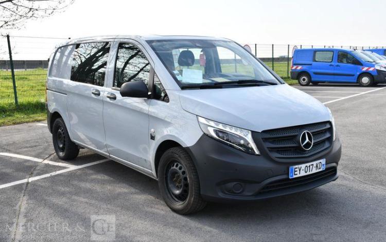 MERCEDES VITO DBLE CAB 119 CDI 4X4 BVA GRIS EY-017-KD