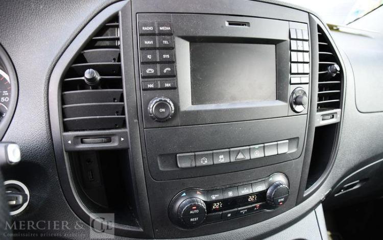 MERCEDES VITO DBLE CAB 119 CDI 4X4 BVA GRIS EY-017-KD