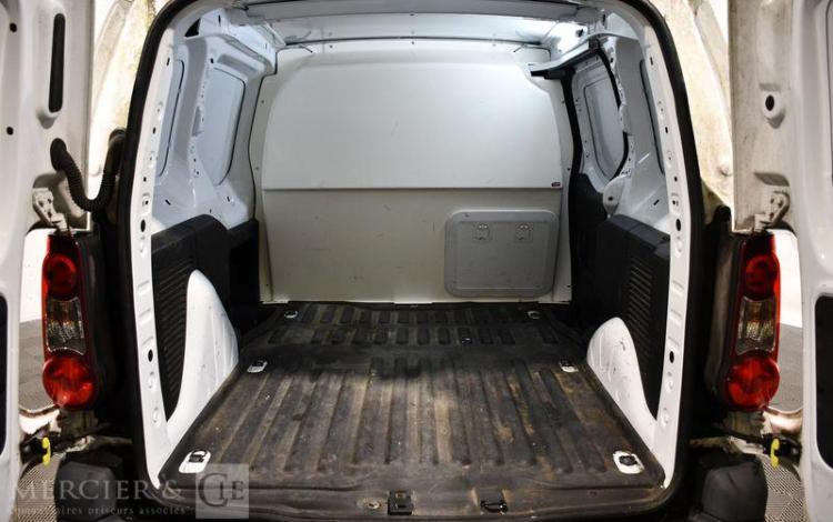 CITROEN BERLINGO TAILLE M CLUB BLUEHDI 100CH ETG6
 BLANC EZ-255-HH