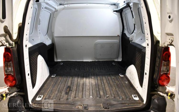 CITROEN BERLINGO TAILLE M CLUB BLUEHDI 100CH ETG6
 BLANC FA-159-JQ