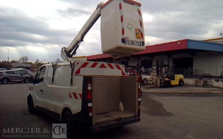 RENAULT TRAFIC NACELLE SUR VL 9M 896H  L1H1 1200 120CH GD CONFORT BLANC FD-062-PZ