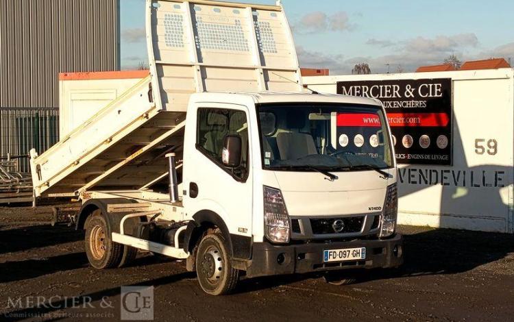 NISSAN NT400 CABSTAR 3,0 TD 16V 130ch AVEC BENNE – DIESEL – 71136 KMS – ANNEE 2019 BLANC FD-097-GH