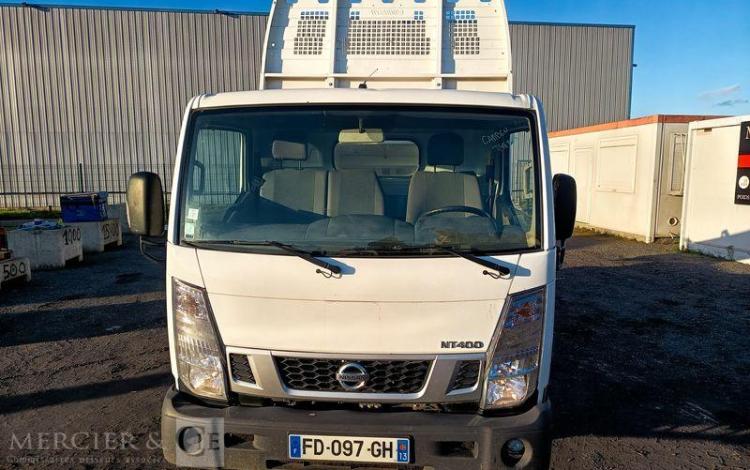 NISSAN NT400 CABSTAR 3,0 TD 16V 130ch AVEC BENNE – DIESEL – 71136 KMS – ANNEE 2019 BLANC FD-097-GH