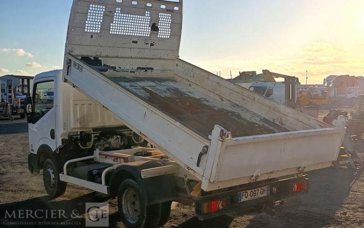 NISSAN NT400 CABSTAR 3,0 TD 16V 130ch AVEC BENNE – DIESEL – 71136 KMS – ANNEE 2019 BLANC FD-097-GH