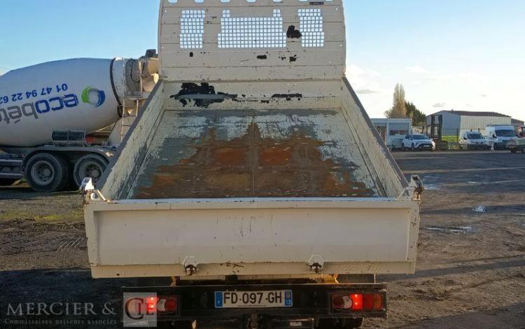 NISSAN NT400 CABSTAR 3,0 TD 16V 130ch AVEC BENNE – DIESEL – 71136 KMS – ANNEE 2019 BLANC FD-097-GH