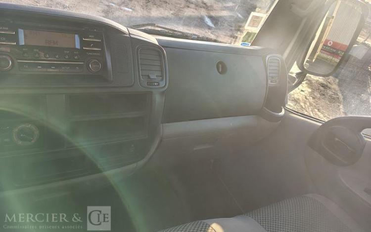 NISSAN NT400 CABSTAR 3,0 TD 16V 130ch AVEC BENNE – DIESEL – 71136 KMS – ANNEE 2019 BLANC FD-097-GH