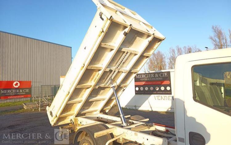 NISSAN NT400 CABSTAR 3,0 TD 16V 130ch AVEC BENNE – DIESEL – 71136 KMS – ANNEE 2019 BLANC FD-097-GH