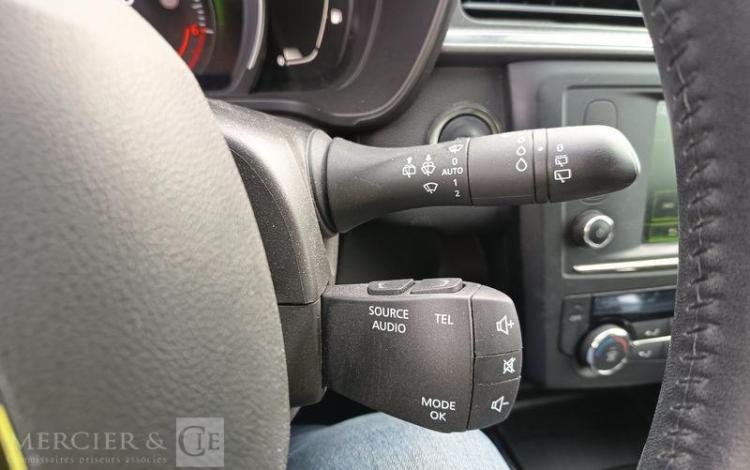 RENAULT KADJAR 1,2 TCE 130 ENERGY INTENS EDC BLANC FD-884-HT