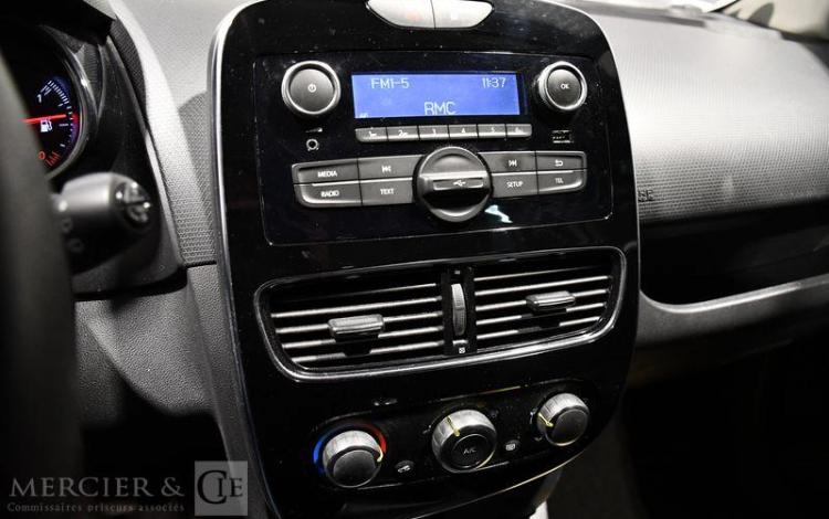 RENAULT CLIO BLANC FE-486-KJ