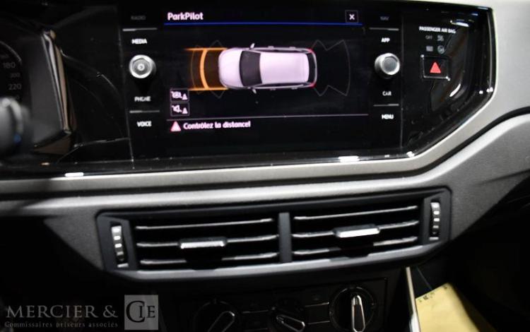 VOLKSWAGEN POLO BLANC FE-695-BZ