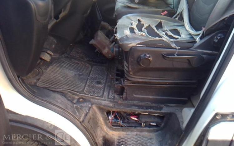 IVECO 35-140 FOURGON BLANC FF-395-CY