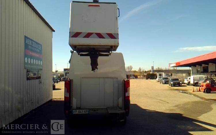 PEUGEOT BOXER NACELLE SUR VL KLUBB  K38P 14M 2334H L2H2 335 130CH PREMIUM BLANC FF-641-KP