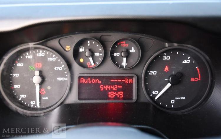 IVECO DAILY 35S 14 2,3D 136CH BLANC FK-562-SB