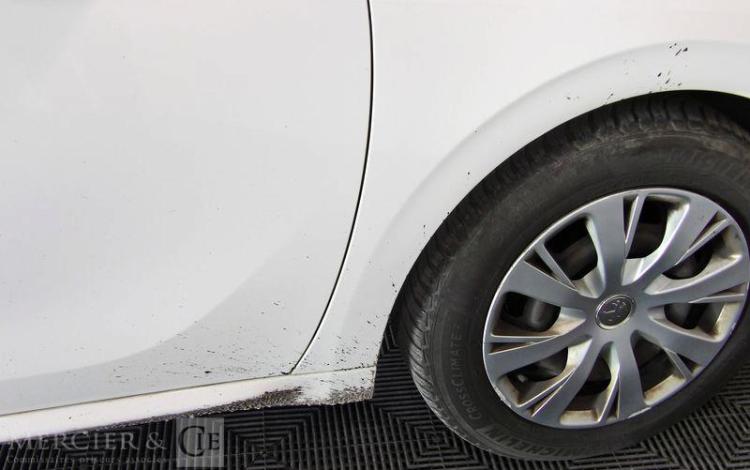 PEUGEOT 208 AFF 1,6 100CH PREMIUM PACK BLANC FN-862-HW