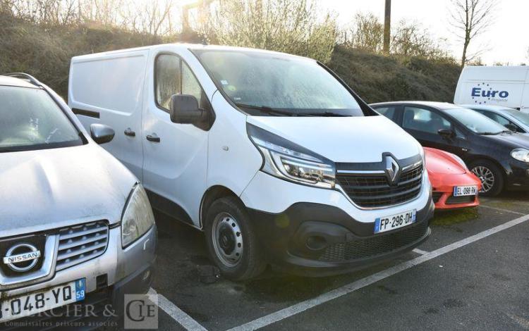 RENAULT TRAFIC BLANC FP-296-DH