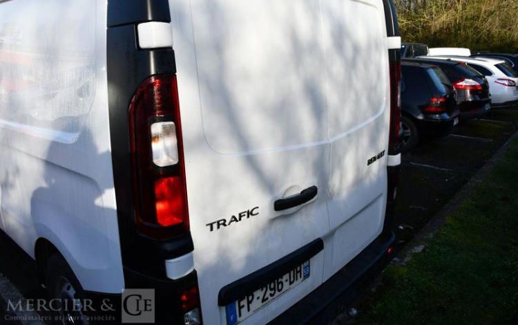 RENAULT TRAFIC BLANC FP-296-DH