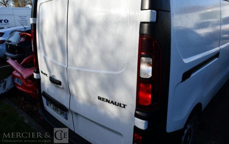 RENAULT TRAFIC BLANC FP-296-DH