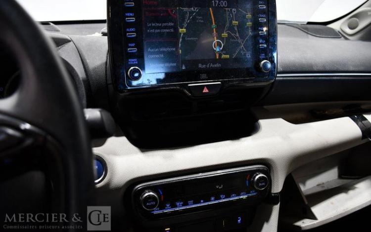 TOYOTA YARIS 1.5 114ch MHEV ICONIC BVA – vente pour pieces sans carte grise BLEU FR-356-XK