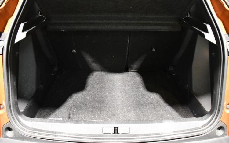 PEUGEOT 2008 1,2 PURE TECH ORA FR-995-TM