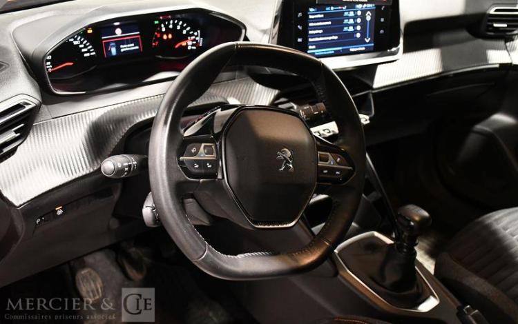 PEUGEOT 2008 1,2 PURE TECH ORA FR-995-TM