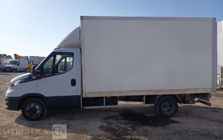 IVECO DAILY VI 35C16 156 CV AVEC HAYON – DIESEL – 47720 KMS – ANNEE 2020 BLANC FS-383-KE