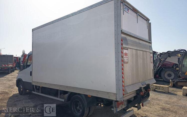 IVECO DAILY VI 35C16 156 CV AVEC HAYON – DIESEL – 47720 KMS – ANNEE 2020 BLANC FS-383-KE