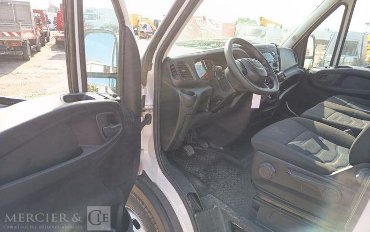 IVECO DAILY VI 35C16 156 CV AVEC HAYON – DIESEL – 47720 KMS – ANNEE 2020 BLANC FS-383-KE