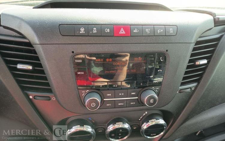 IVECO DAILY VI 35C16 156 CV AVEC HAYON – DIESEL – 47720 KMS – ANNEE 2020 BLANC FS-383-KE