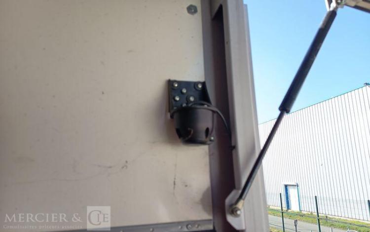 IVECO DAILY VI 35C16 156 CV AVEC HAYON – DIESEL – 47720 KMS – ANNEE 2020 BLANC FS-383-KE