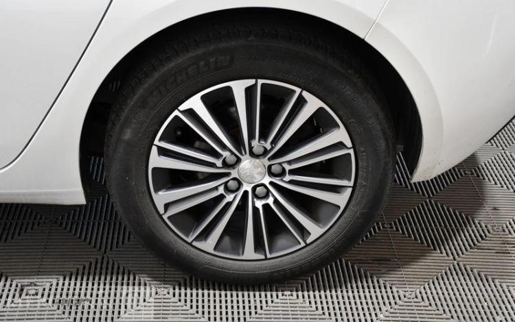 PEUGEOT 308 1.5 BLUEHDI 130ch ROADTRIP BLANC FV-815-SL