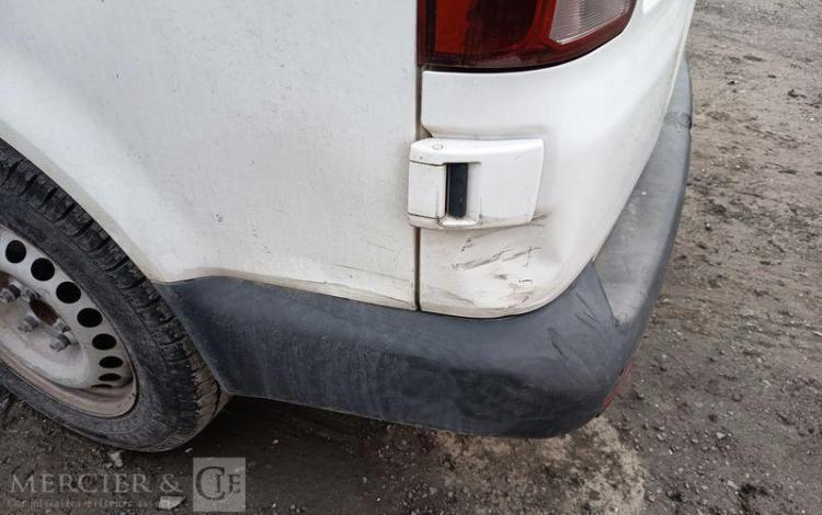 VOLKSWAGEN TRANSPORTER T6 2.0 TDI 110ch 2T8 L1H1 BLANC FV-858-BW