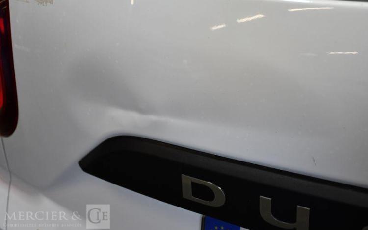 DACIA DUSTER BLUEDCI 15 4X2 BLANC FW-838-TX