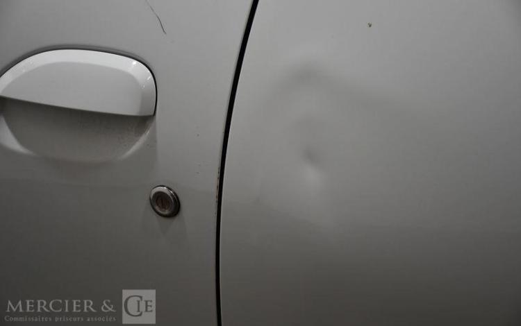 DACIA DUSTER BLUEDCI 15 4X2 BLANC FW-838-TX