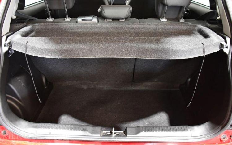 SUZUKI SWIFT 1,2 DUALJET HYBRID AUTO PRIVILEGE 5P ROUGE FX-423-DM