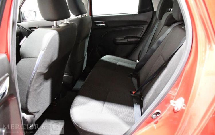 SUZUKI SWIFT 1,2 DUALJET HYBRID AUTO PRIVILEGE 5P ROUGE FX-423-DM