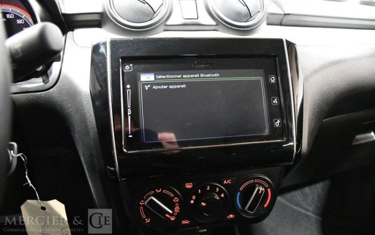 SUZUKI SWIFT 1,2 DUALJET HYBRID AUTO PRIVILEGE 5P ROUGE FX-423-DM