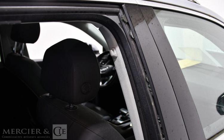 AUDI Q5 GRIS FX-765-LB