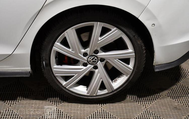 VOLKSWAGEN GOLF 8 2,0 TSI 242CH DSG7 GTI BLANC GB-585-RQ