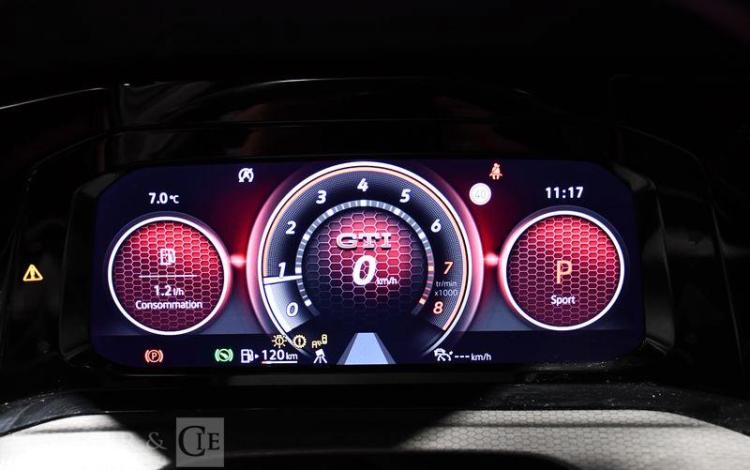 VOLKSWAGEN GOLF 8 2,0 TSI 242CH DSG7 GTI BLANC GB-585-RQ